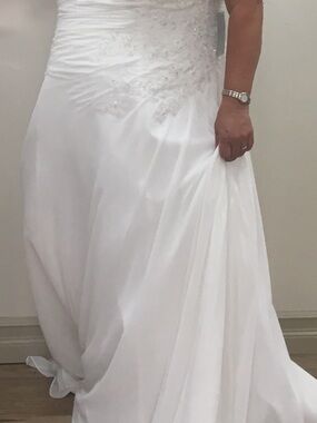 Elegant White Wedding Dress